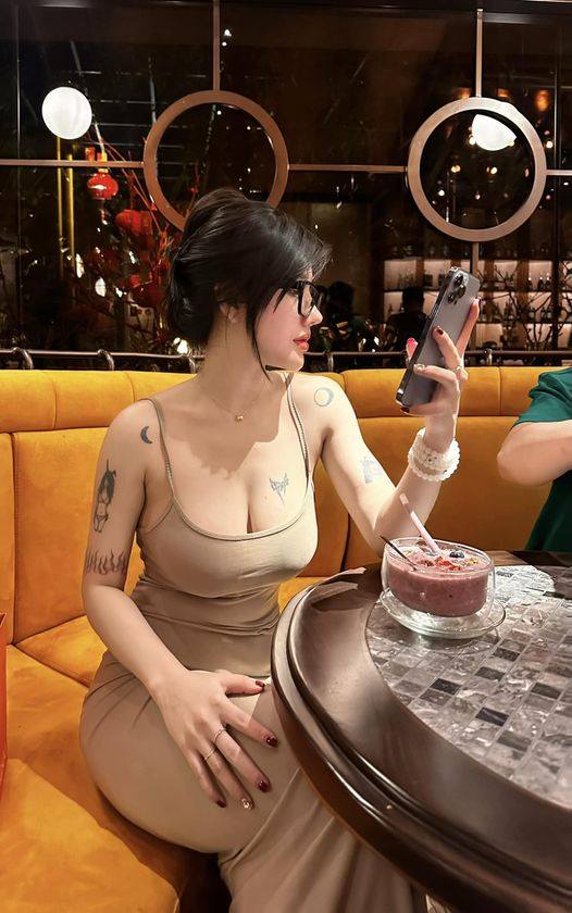 Ảnh Đùi Gái Xinh Tận Hưởng Vẻ Đẹp Tự Nhiên Qua Những Bức Ảnh Mê Hoặc